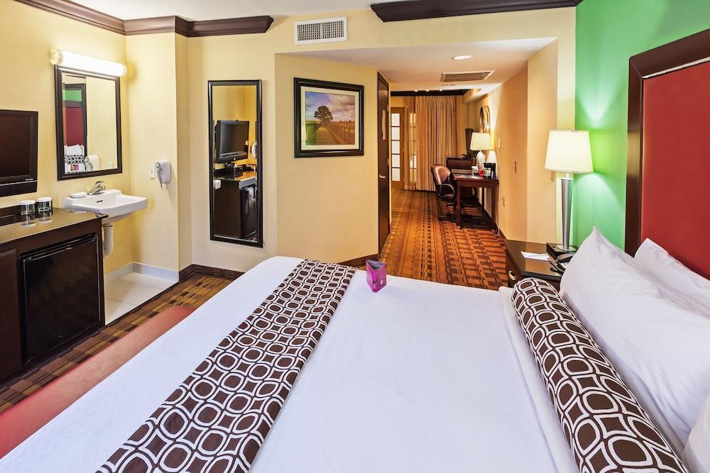 Crowne Plaza Suites Houston - Near Sugar Land Zewnętrze zdjęcie