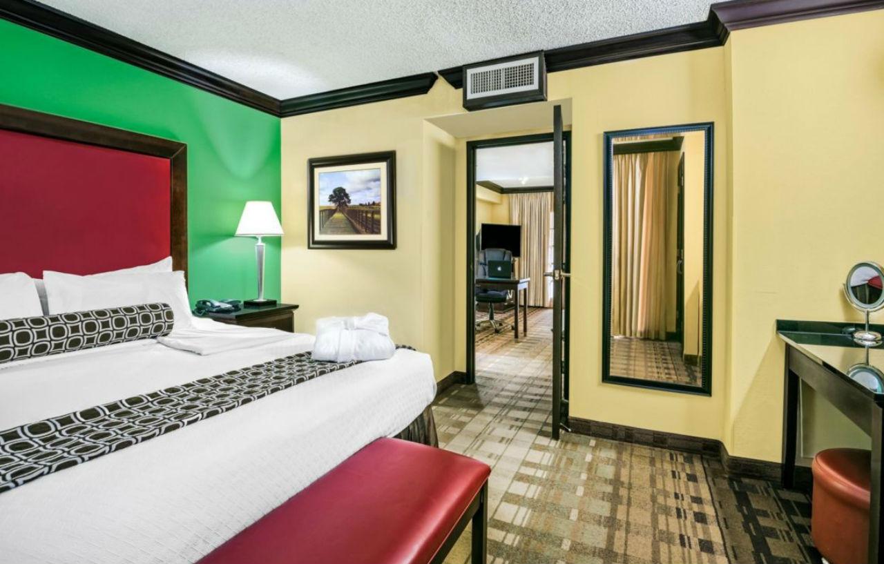Crowne Plaza Suites Houston - Near Sugar Land Zewnętrze zdjęcie